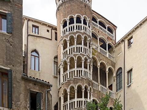 Scala Contarini del Bovolo